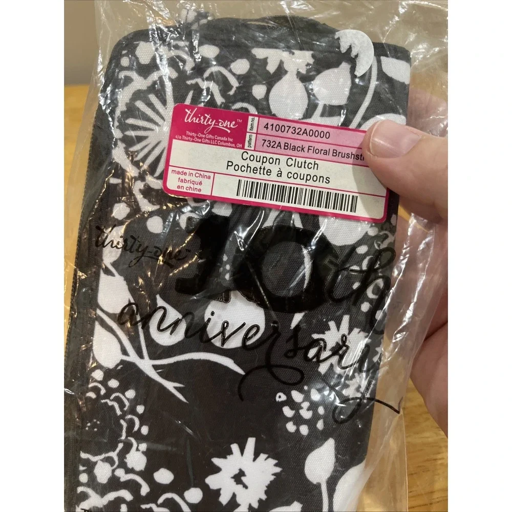 Thirty One Coupon Clutch Organizer Black &‎ White Floral Brushstrokes Zip Wallet